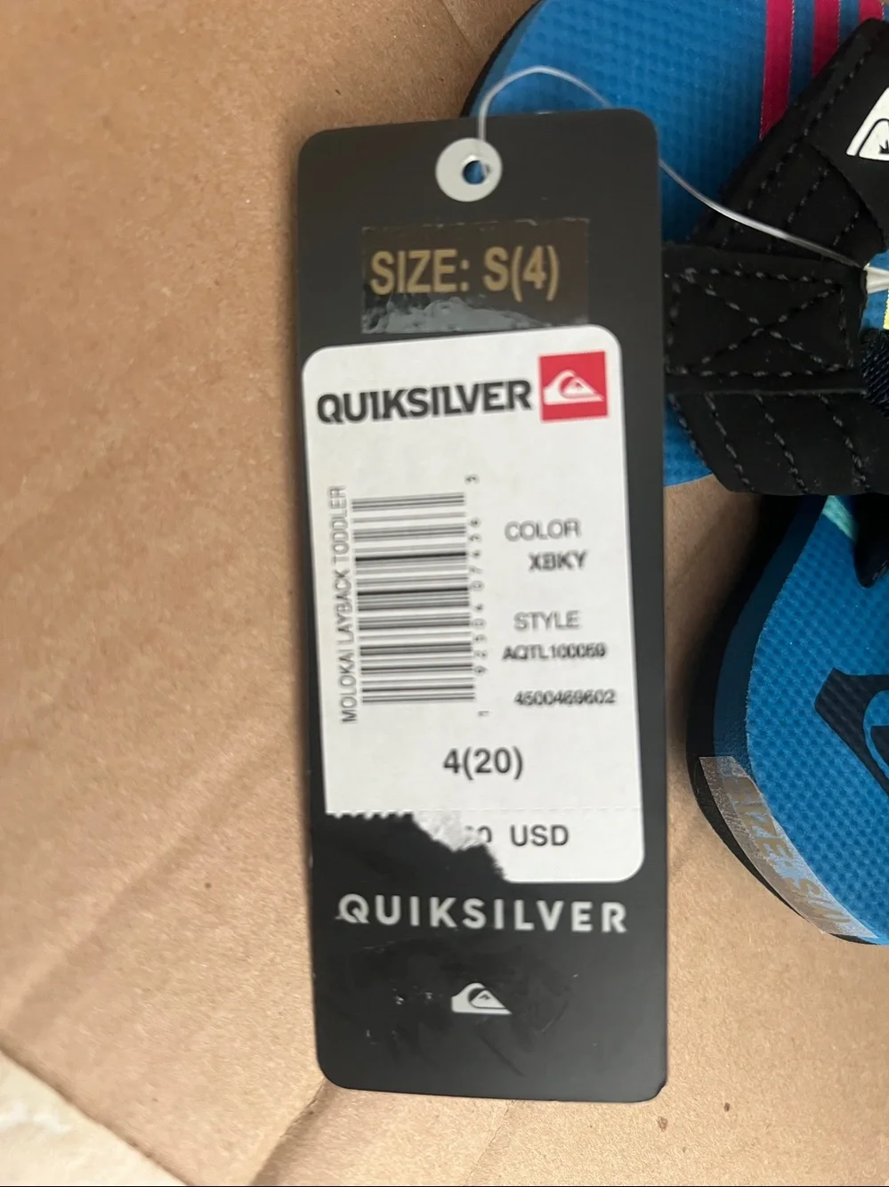 NWT Boys quicksilver flip flops with strap size 4. Non smoking home